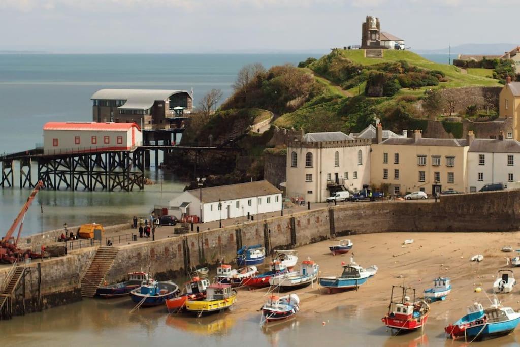 The Potting Shed Near Tenby, 100" Projector, Four Poster Bed, On-Site Hot Tub Access Via Spa Pack, Breakfast Kültér fotó